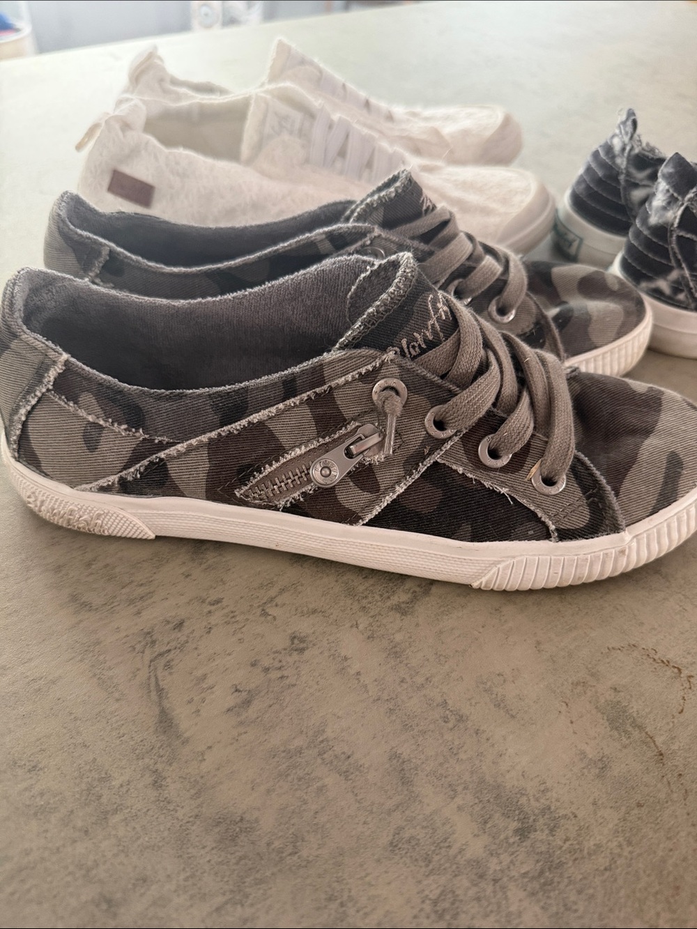 Blowfish Sneakers- Lot of 3 - Picture 5 of 7